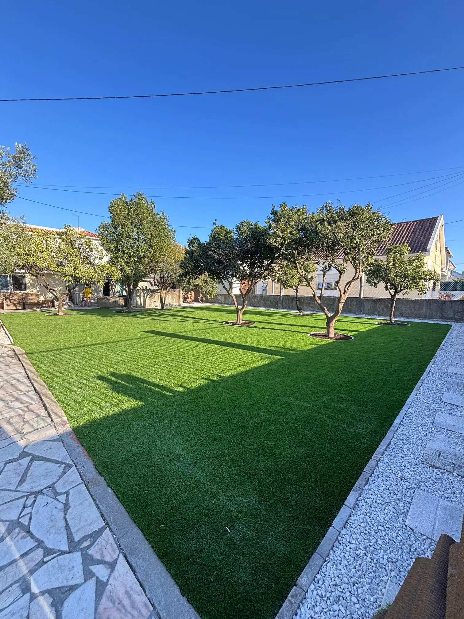 Terreno em Almada depois de colocar a nossa relva sintética premium