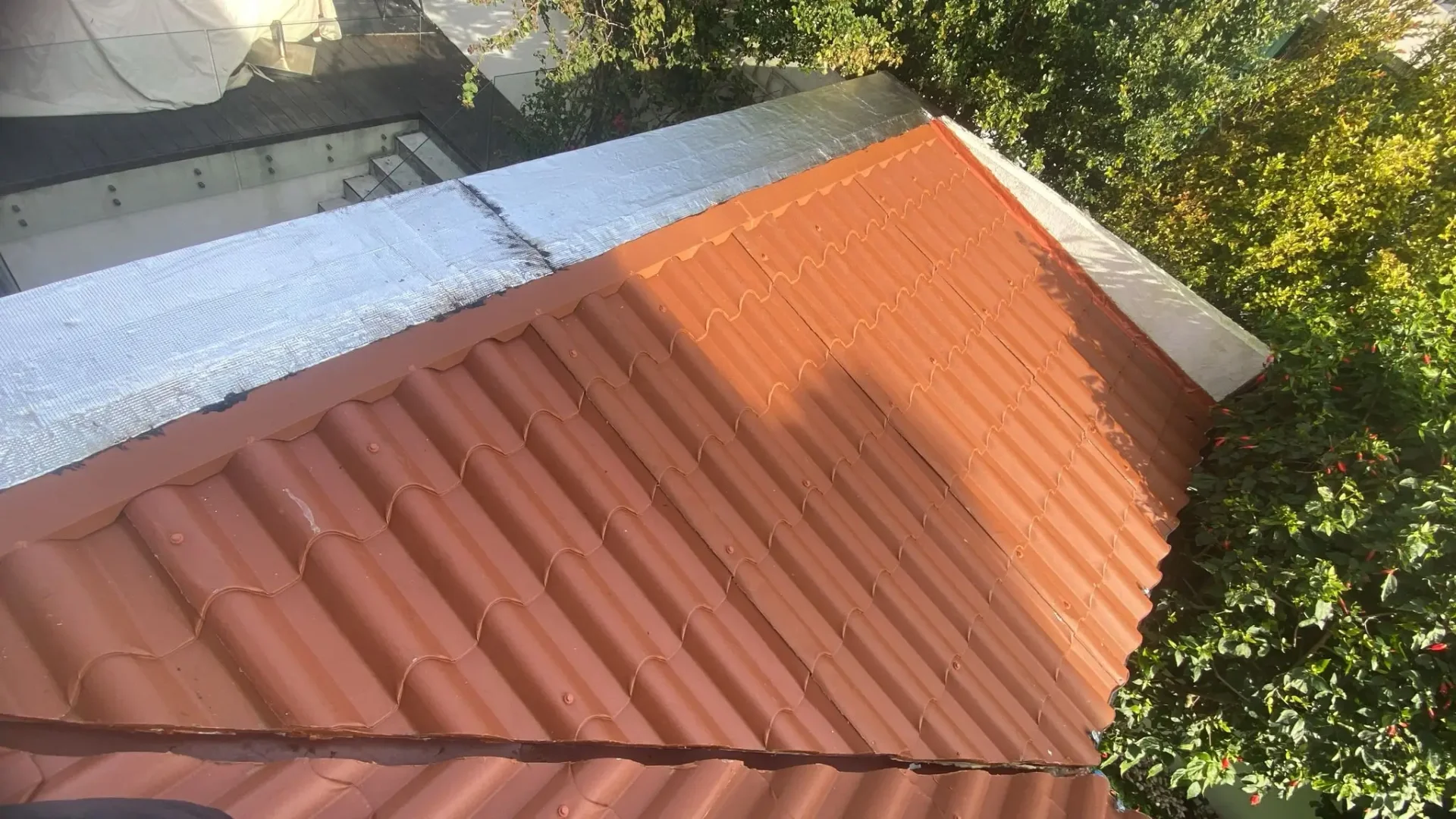 Manutenção e reparação de cobertura sandwich em Sintra pela Construcenter